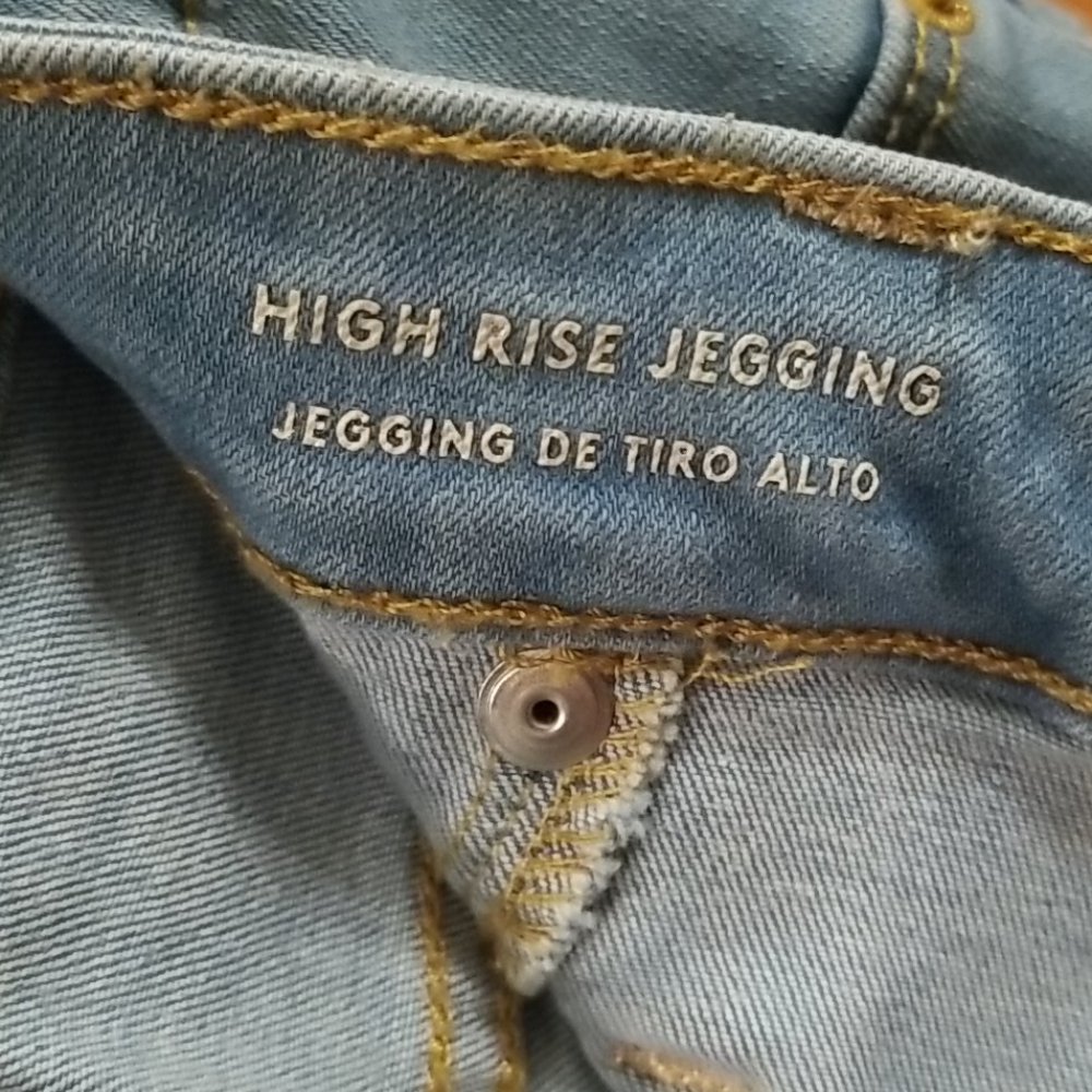 Universal Thread Distressed Jeans Size 2 - Picture 6 of 7